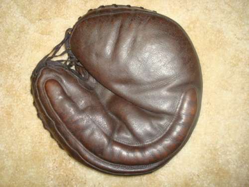 Early 1900's Spalding Crescent Pad Decker Patent Catchers Mitt Front